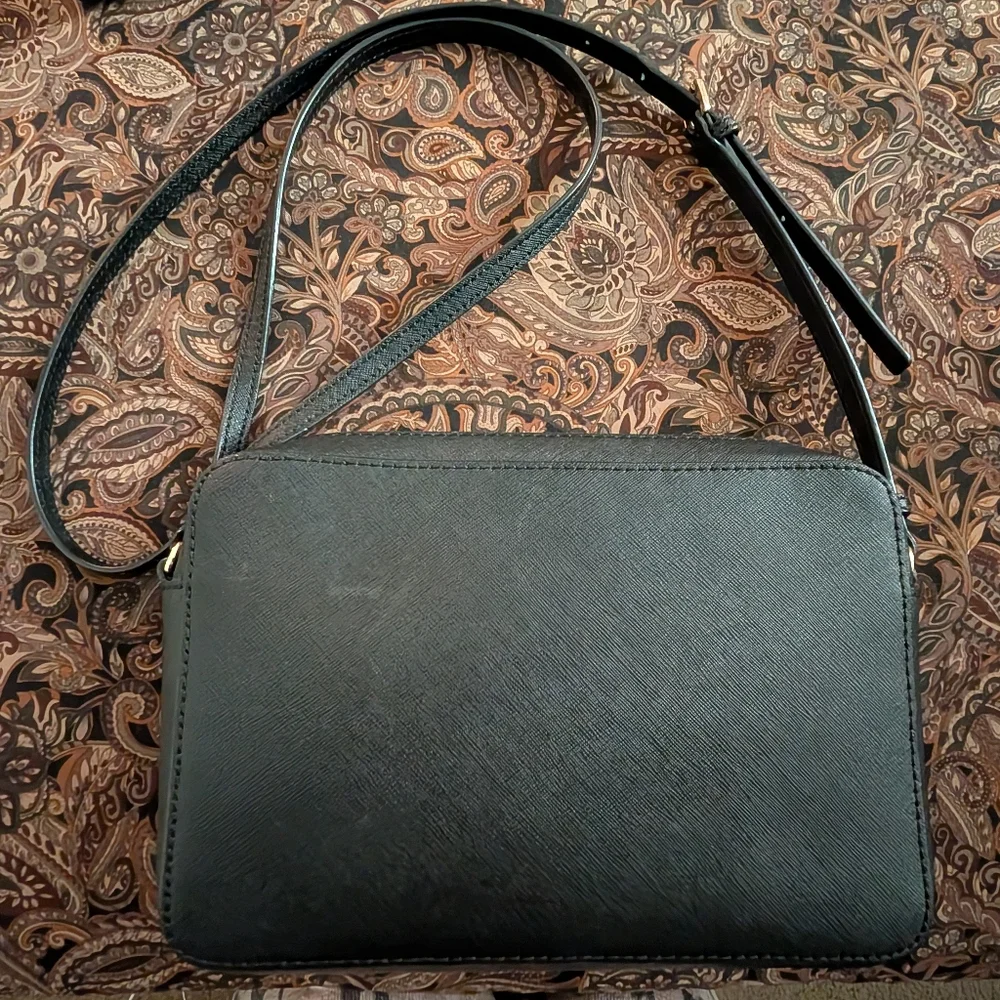 Michael Kors Selma Black Saffiano Leather Studded Crossbody Excellent! - Picture 2 of 11